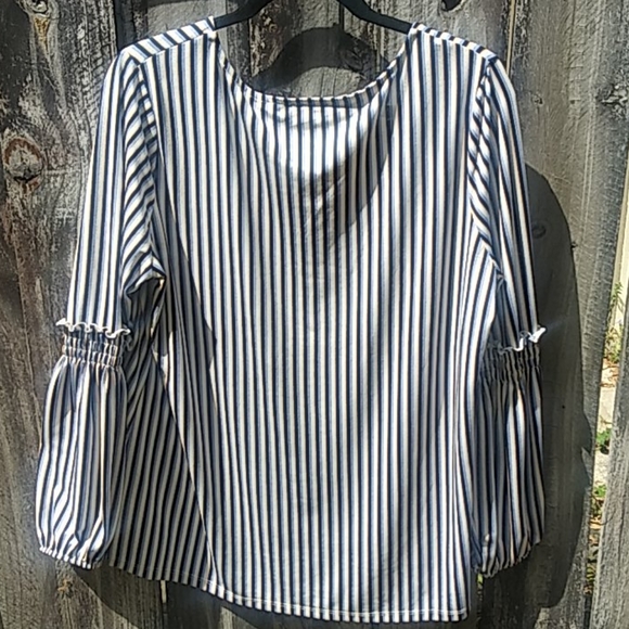 Como Blu Stripped Bell Sleeve Top Size XL - Picture 5 of 6